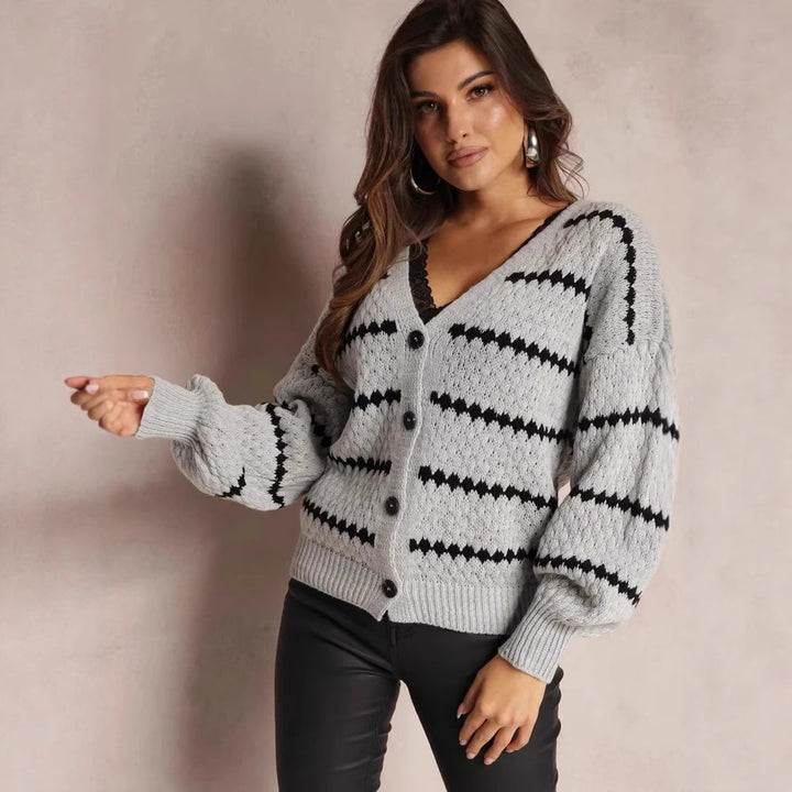 Dame cardigan med moderne zigzag mønster og knapdetaljer Stilla