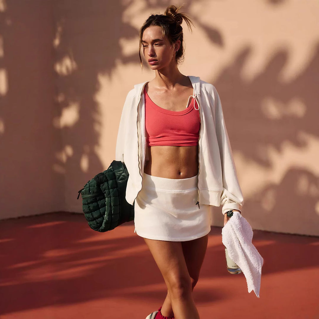 Kvindernes sporty loungewear sæt med afslappet jakke og shorts Skovae