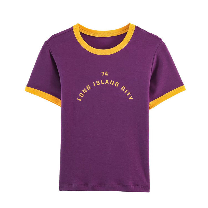 Dame modernt T-shirt med kontrasterende ærmer og trykt tekst Skovae