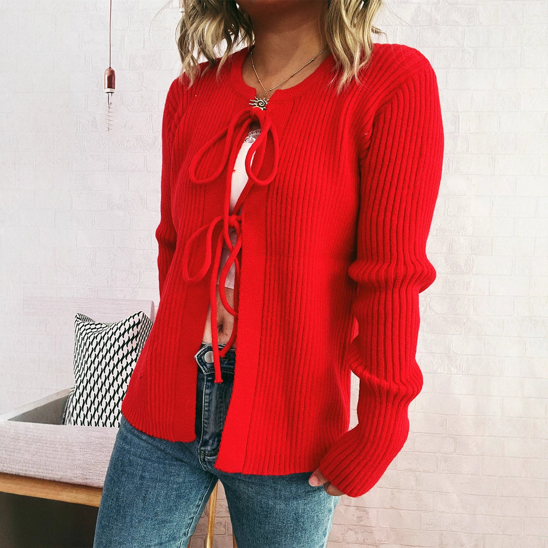 Kvindernes fashionable cardigan med sofistikeret snor og brede ærmer Stilla