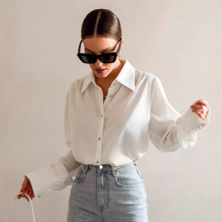 Damebluse med elegant krave og ballonlignende ærmer Stilla