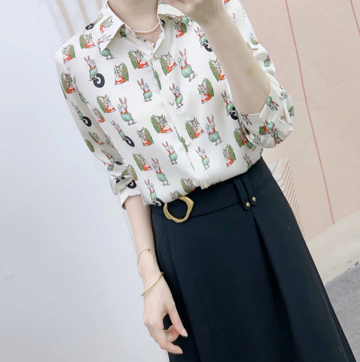 Damebluse med legende dyremotiv og elegante detaljer Stilla