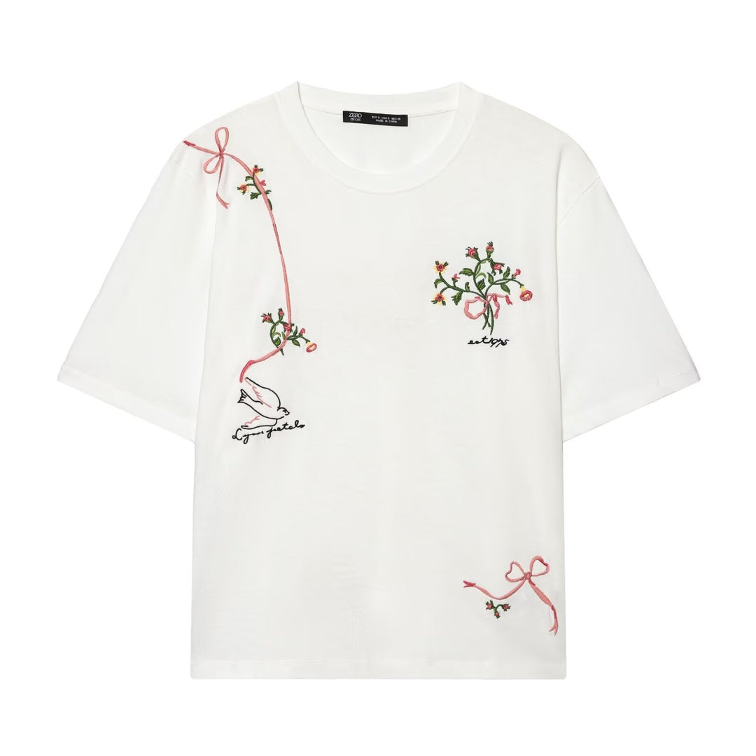 Dame T-shirt med fin broderi og unikke tryk Skovae