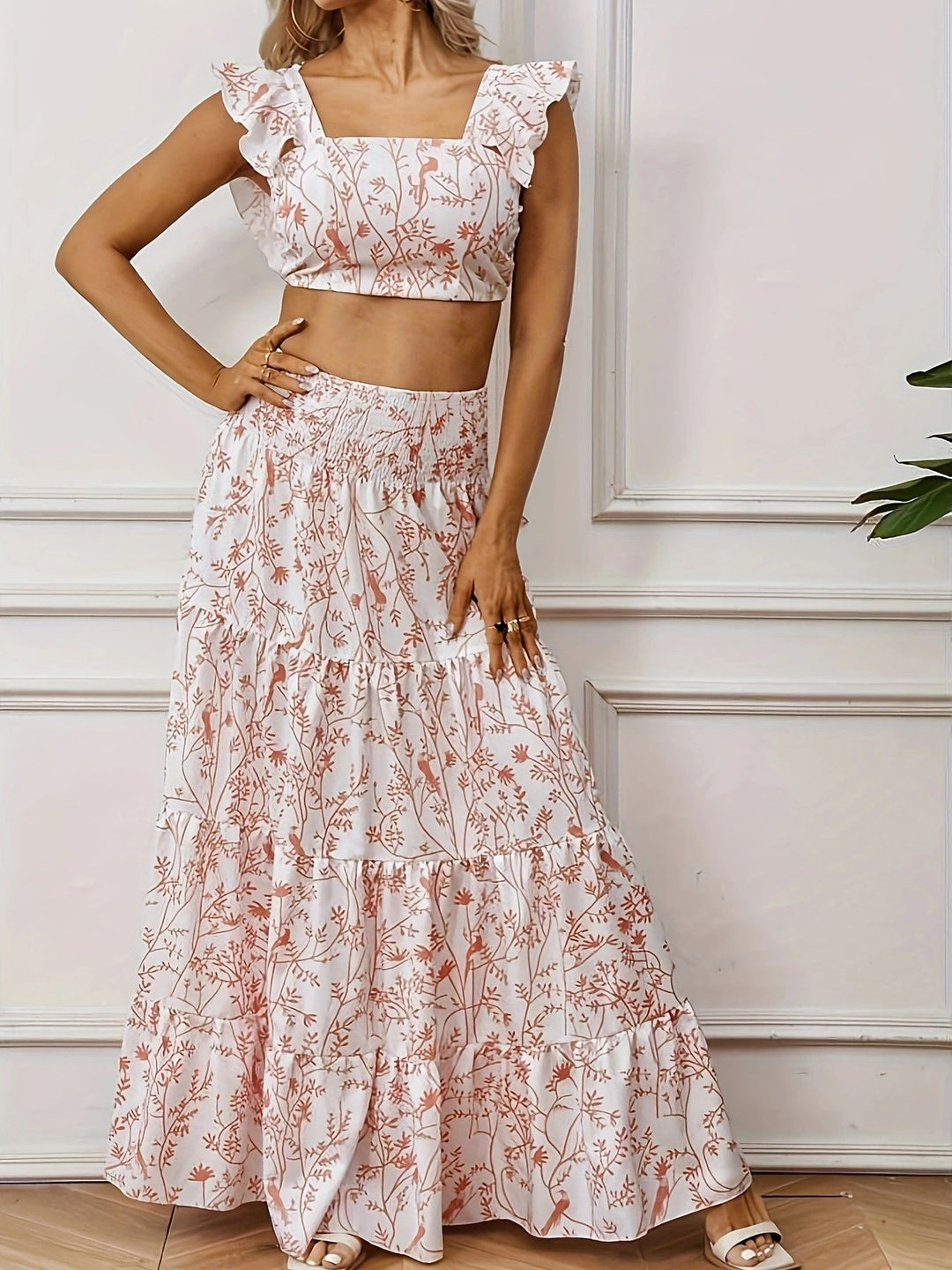 Dame to-delt sommeroutfit med blomsterdesign Stilla