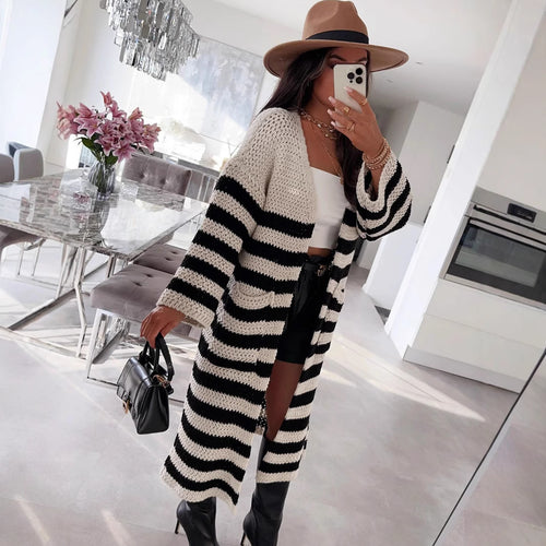 Kvindernes chunky strik cardigan i en elegant stribe blanding Stilla