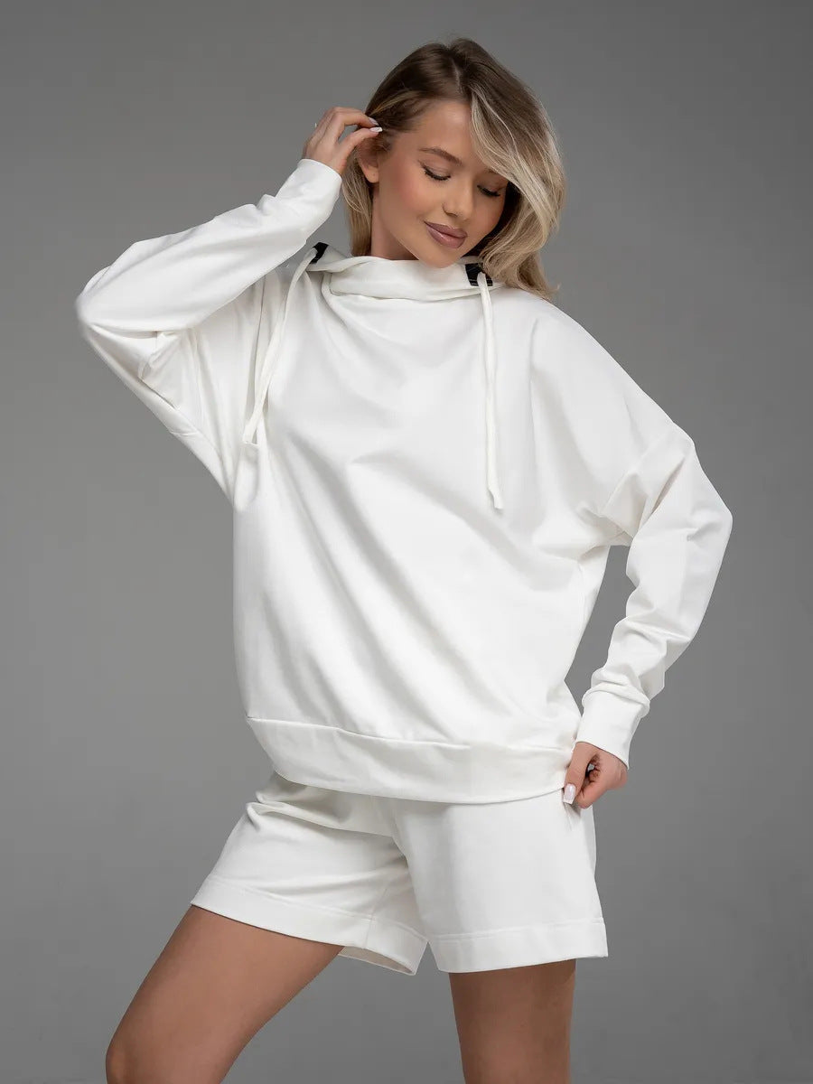 Kvinders komfortable og stilfulde hoodie med casual kängurulomme og shorts sæt Skovae