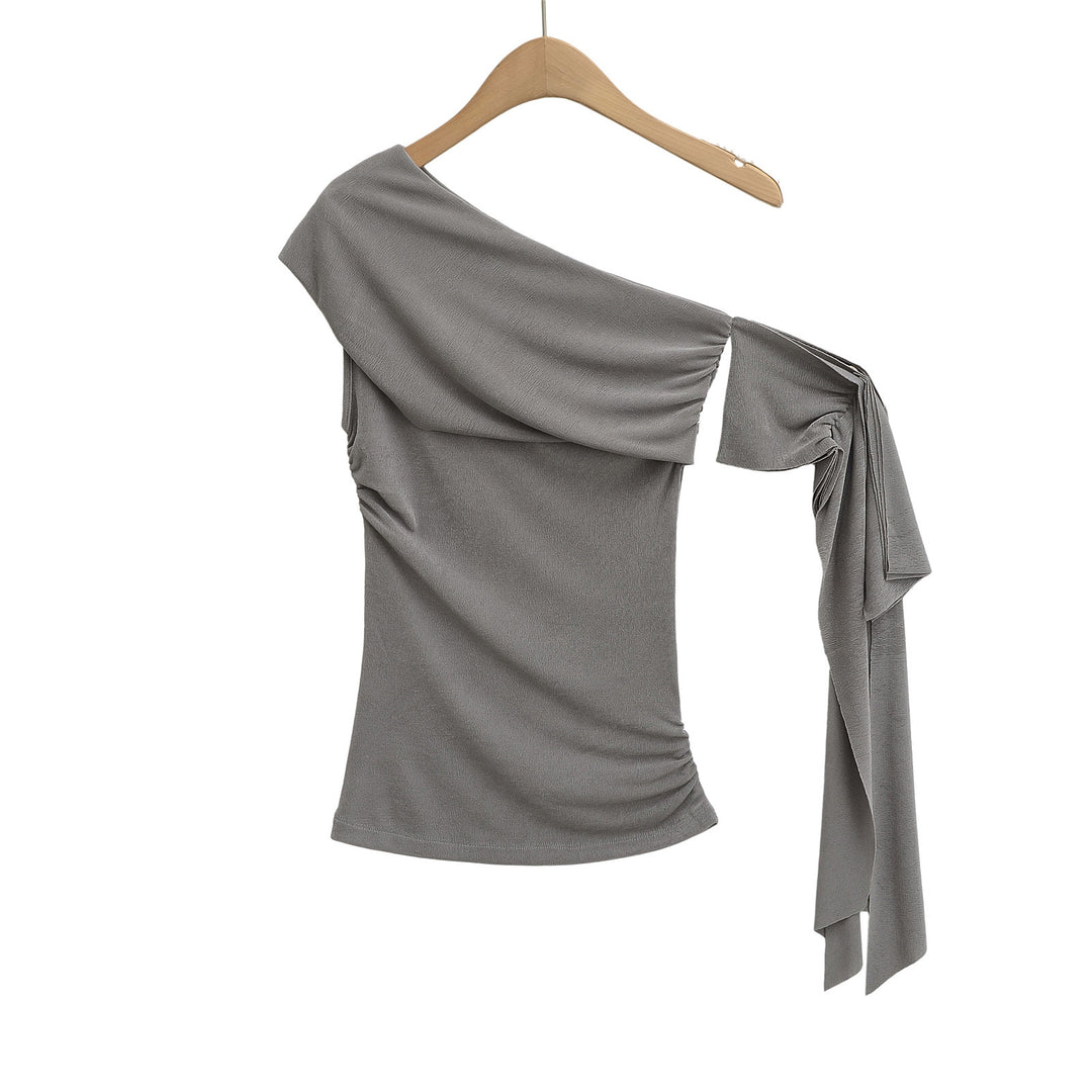 Dame stilfuldt, asymmetrisk top med raffinerede draperingselementer Stilla