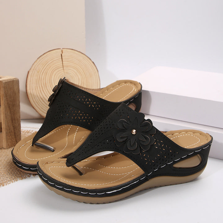 Dame flip-flops med stilfulde blomsterapplikationer og ergonomisk fodseng Stilla