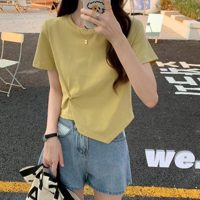 Dame Cropped T-Shirt med dekorativ knude design og moderne snit