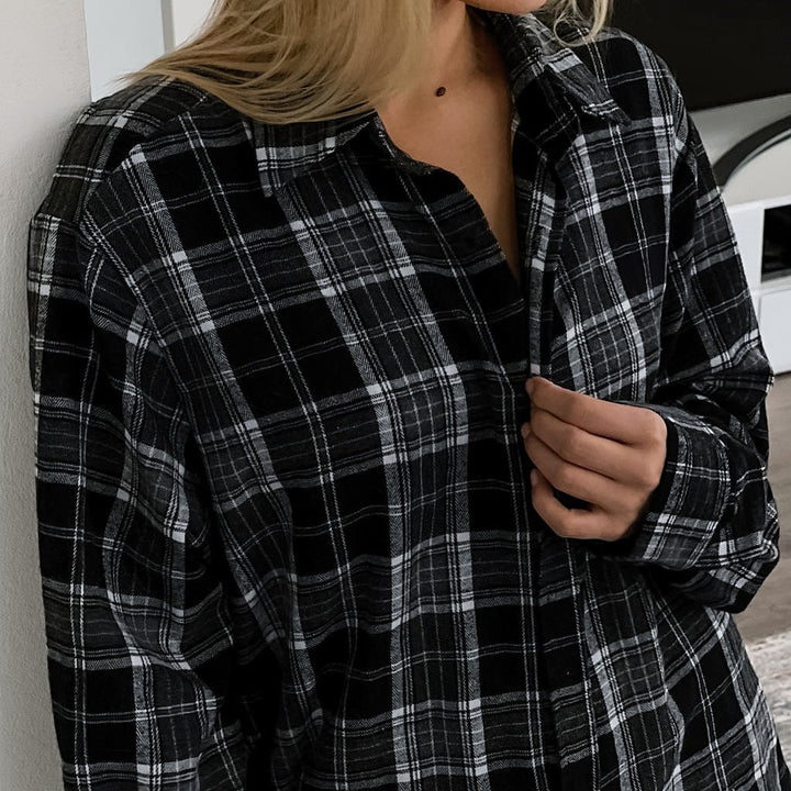 Dame flannel overshirt med moderne ternet mønster og casual snit Stilla