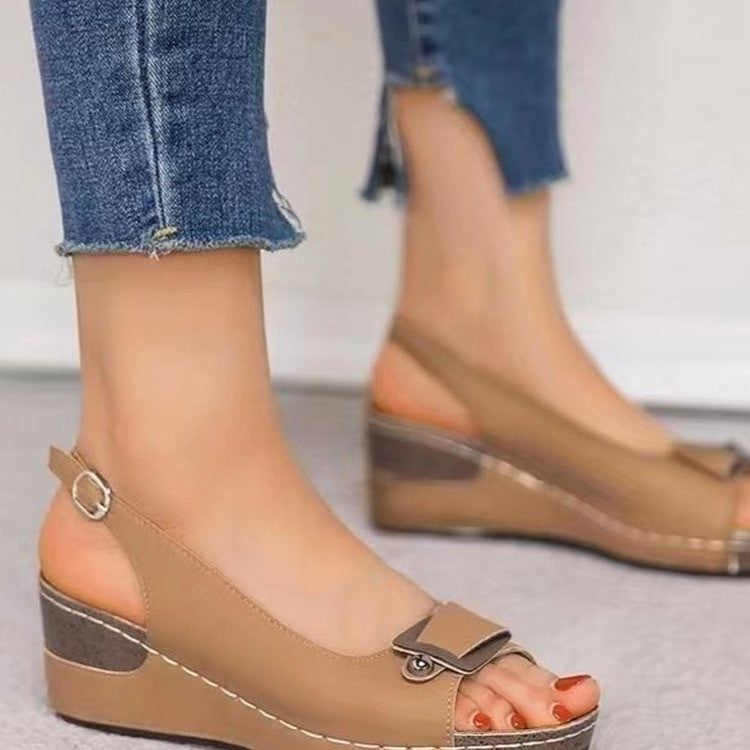 Dame platform-sandaler med justerbar rem og moderne design Stilla