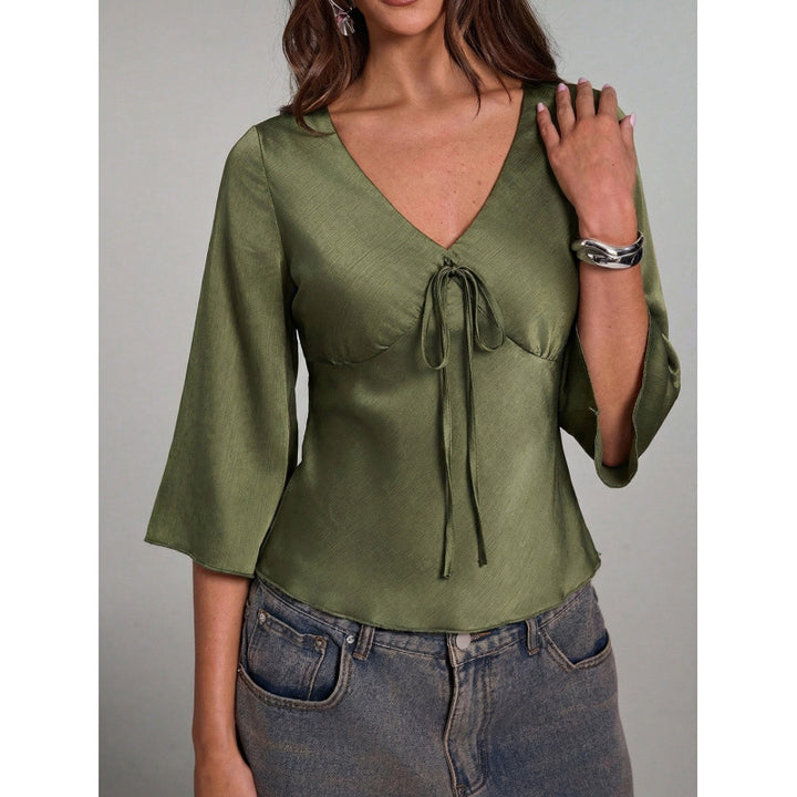 Dame Elegant top med slips og vide ærmer Skovae