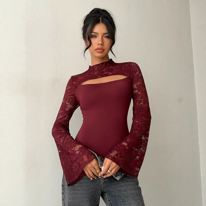 Dame bodystocking med transparente spidse ærmer og moderne cut-out Skovae