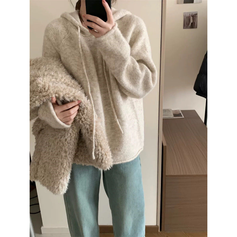 Kvinders hyggelige hætte sweatshirt lavet af blødt fleece-materiale med kengurulomme Stilla