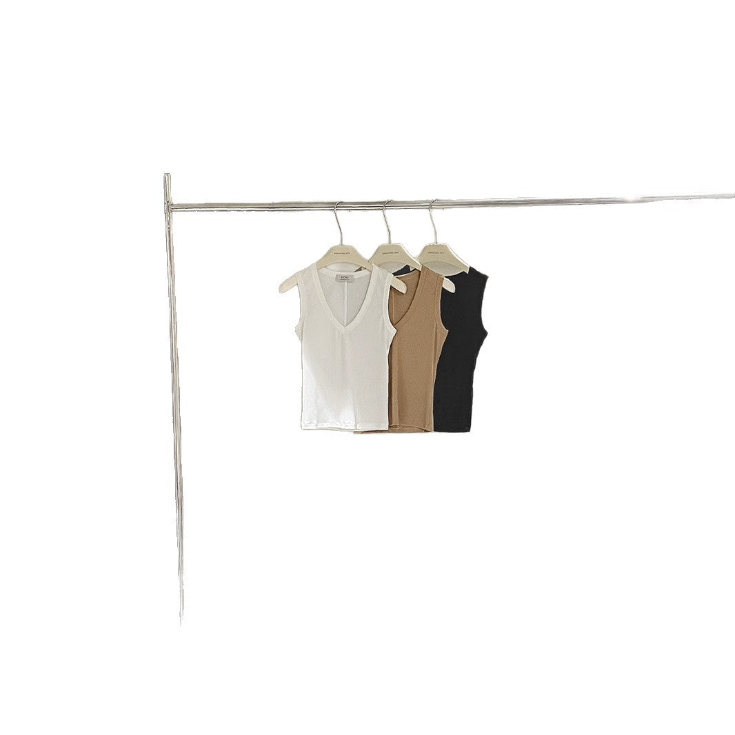 Dame figursyet tanktop i højkvalitets materiale med V-udskæring og elastisk snit Stilla