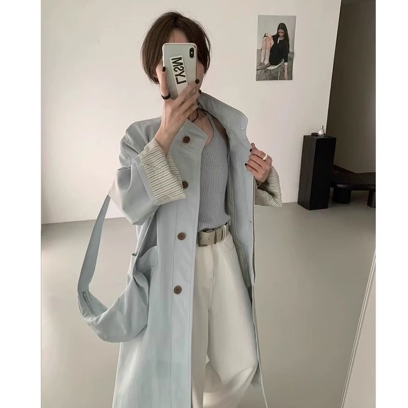 Kvindernes elegante trenchcoat med knapdetaljer og oversized snit Stilla