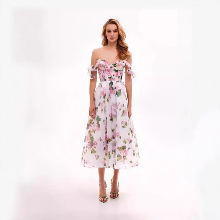 Kvinders blomsterkjole med off-the-shoulder design