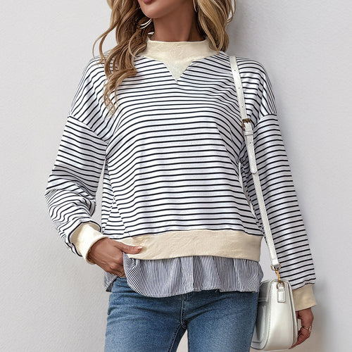 Kvindernes trendy sweatshirt med asymmetrisk stribemønster og flæse trim Stilla