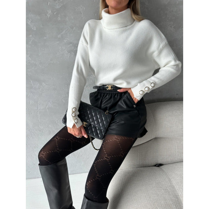 Dame rullekravepullover med dekorative knapper og bred pasform Stilla
