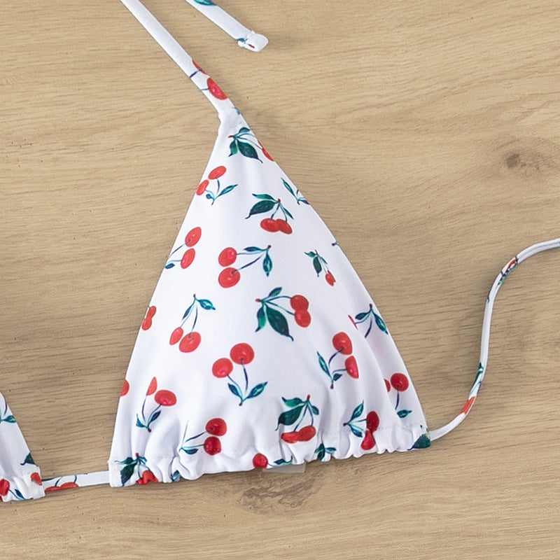 Dame Triangel-Bikini-sæt med gennemsigtig sarong og legesygt kirsebærmønster Stilla