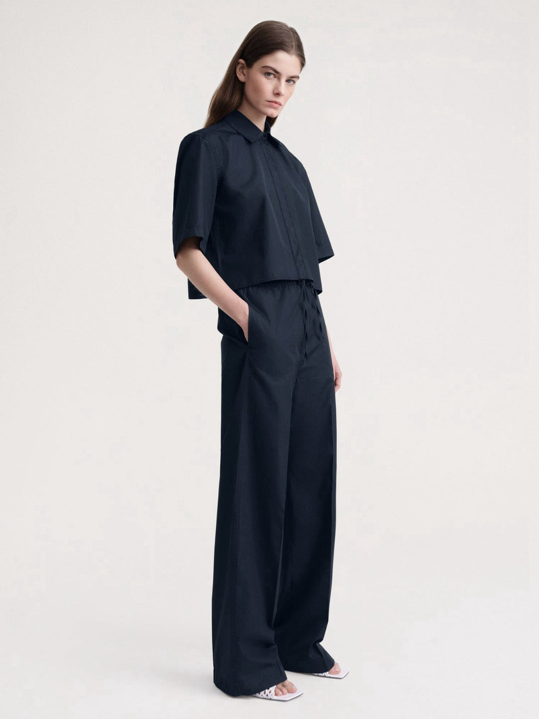 Dame cropped bluse med elegante detaljer og højkvalitetsstof Stilla
