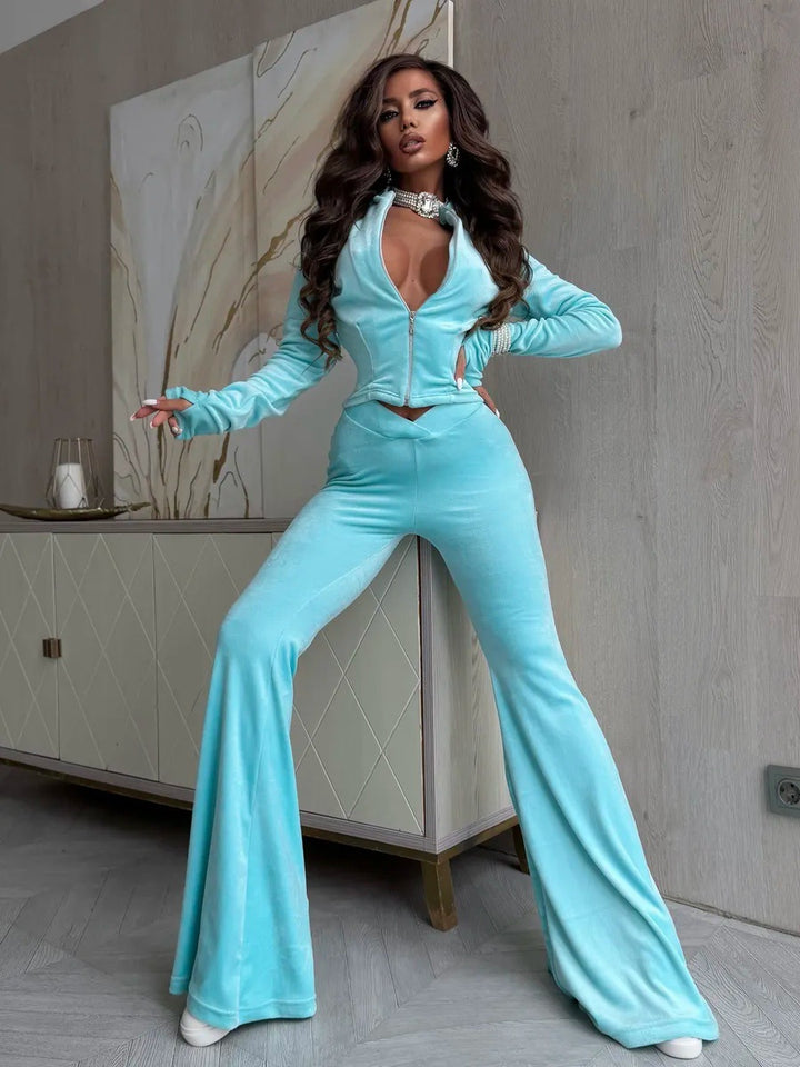 Dames elegant og tætsiddende lounge sæt med cropped jakke og brede bukseben Skovae