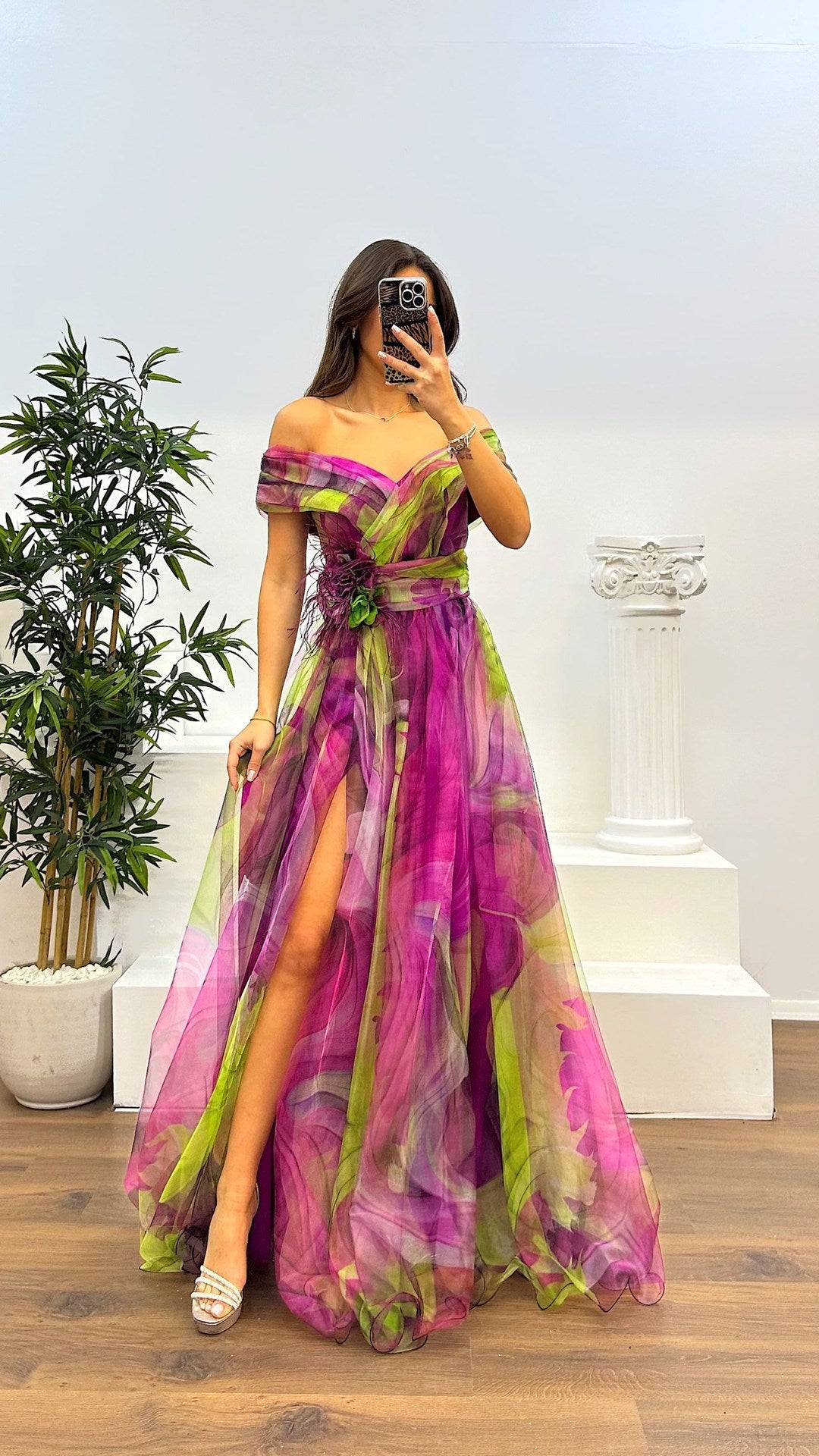 Damer Elegant Off-Shoulder Maxikjole med blomsterapplikationer og sidelæg Stiila