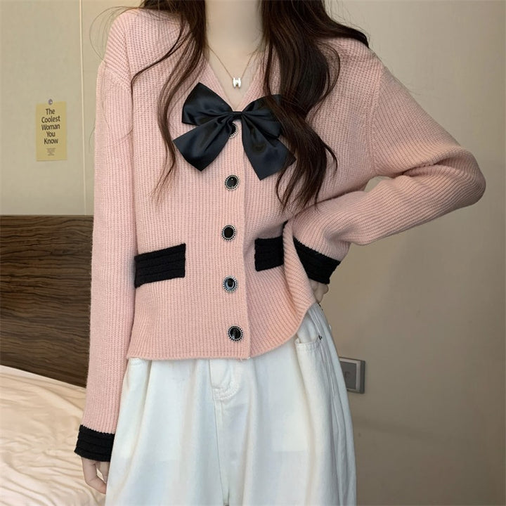 Dame Fashion Cardigan med sofistikeret satinbånd og knapdetaljer Stilla