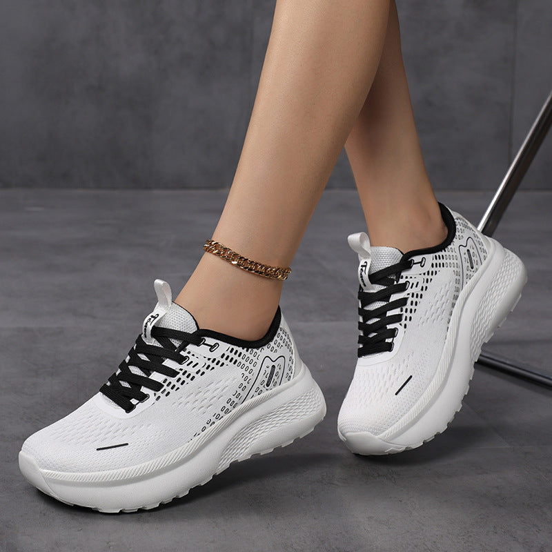 Dame ergonomisk komfort sneakers med sømløst mesh-overdel og kileformet dæmpning Skovae