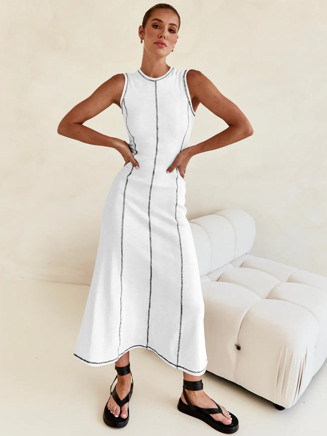 Damer strikkjole med elegant snit Stilla