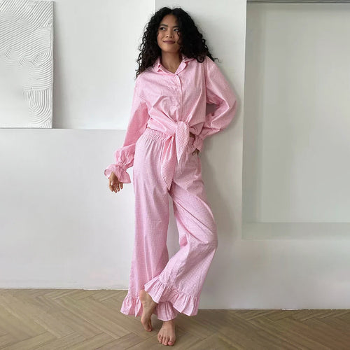 Dame pyjamasæt med ternet mønster og flæsedetaljer Stilla