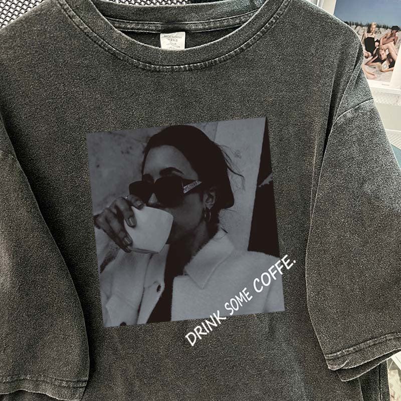 Dame T-shirt med kreativt tryk og afslappet snit Stilla