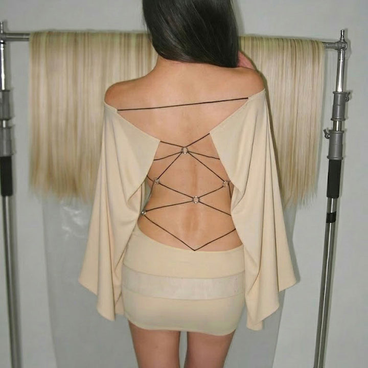 Damekjole med off-shoulder design og raffinerede cut-out-detaljer Skovae