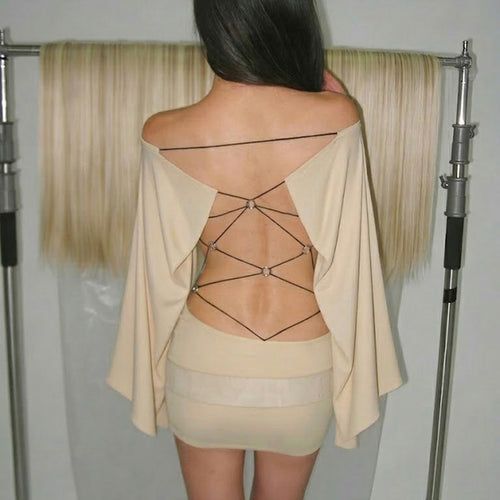 Damekjole med off-shoulder design og raffinerede cut-out-detaljer Skovae