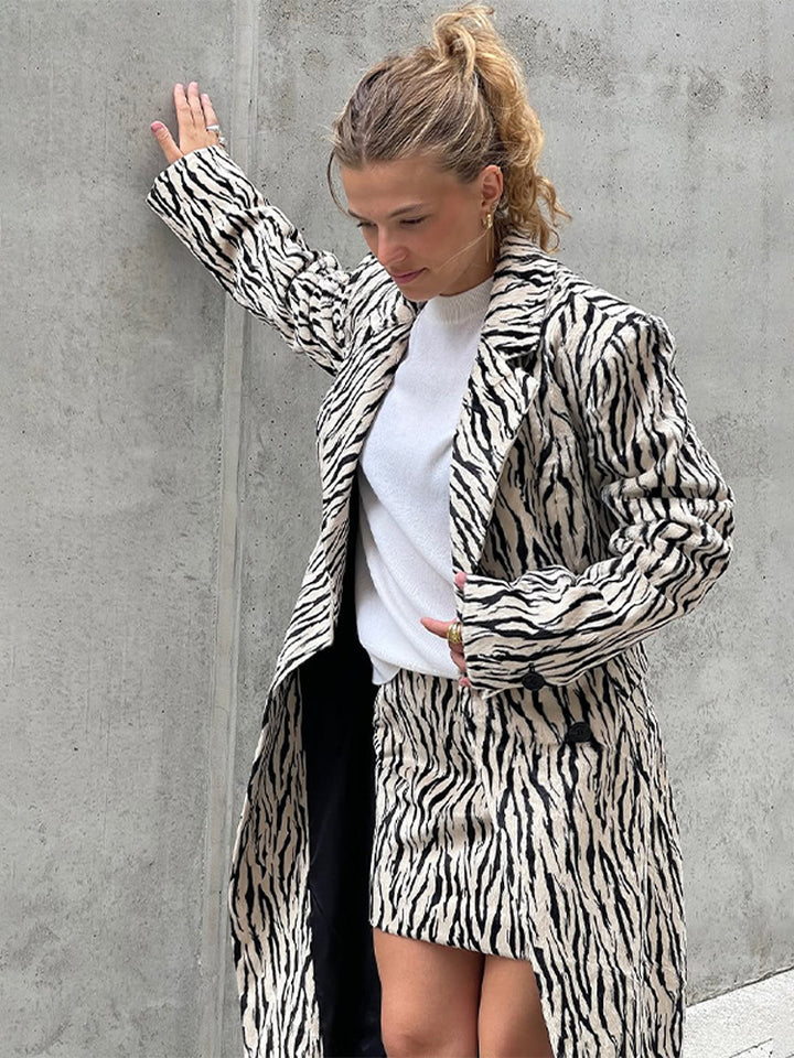 Dame mode lang frakke med dyreprint Stilla