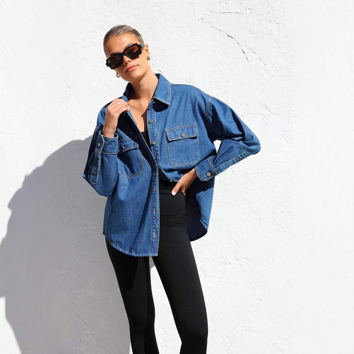 Dame Oversized Jeansbluse med dobbelte brystlommer og fine syningsdetaljer Stilla