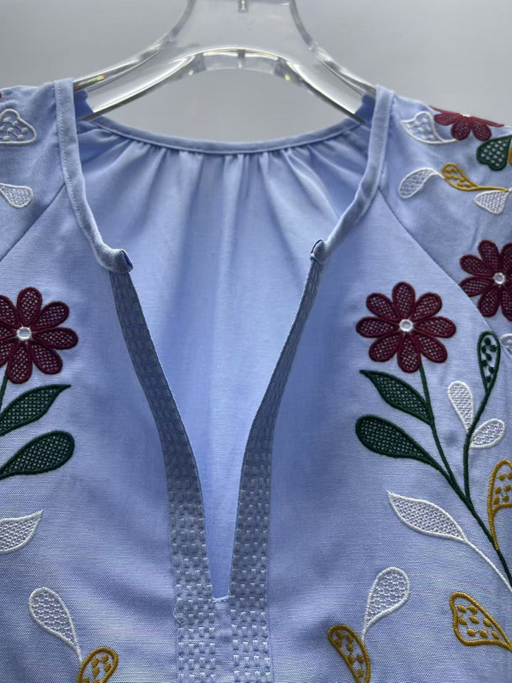 Dame tunika med kunstnerisk blomsterbroderi design Stilla