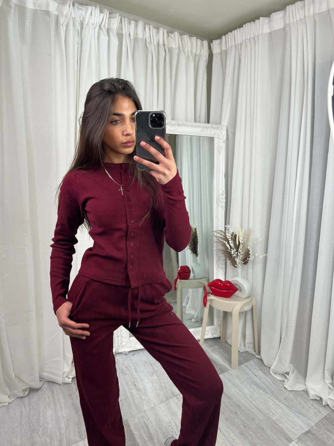 Kvindernes hyggelige strik jumpsuit med knapdetaljer og elegant design Skovae
