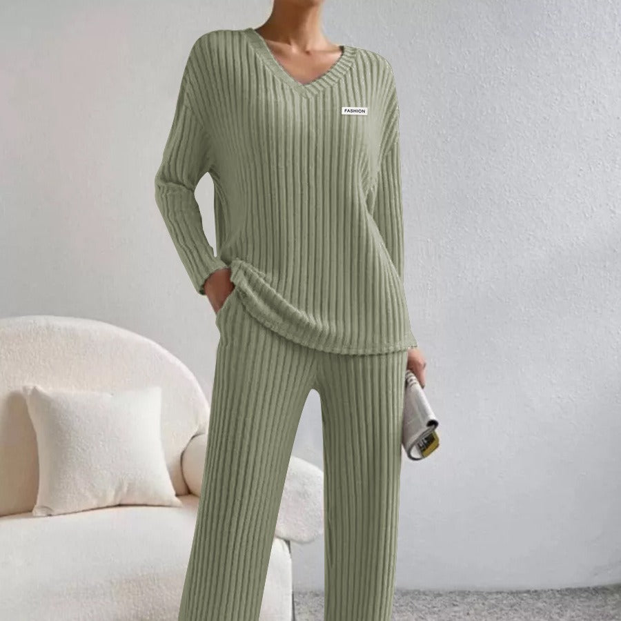 Dame Relax-sæt med struktureret stof og elegante detaljer Stilla