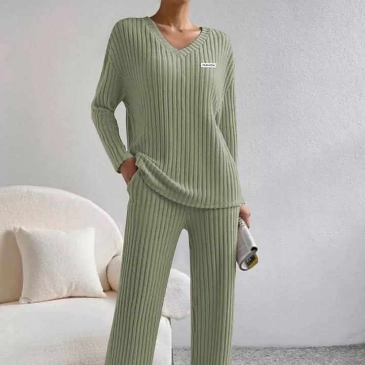 Dame Relax-sæt med struktureret stof og elegante detaljer Stilla