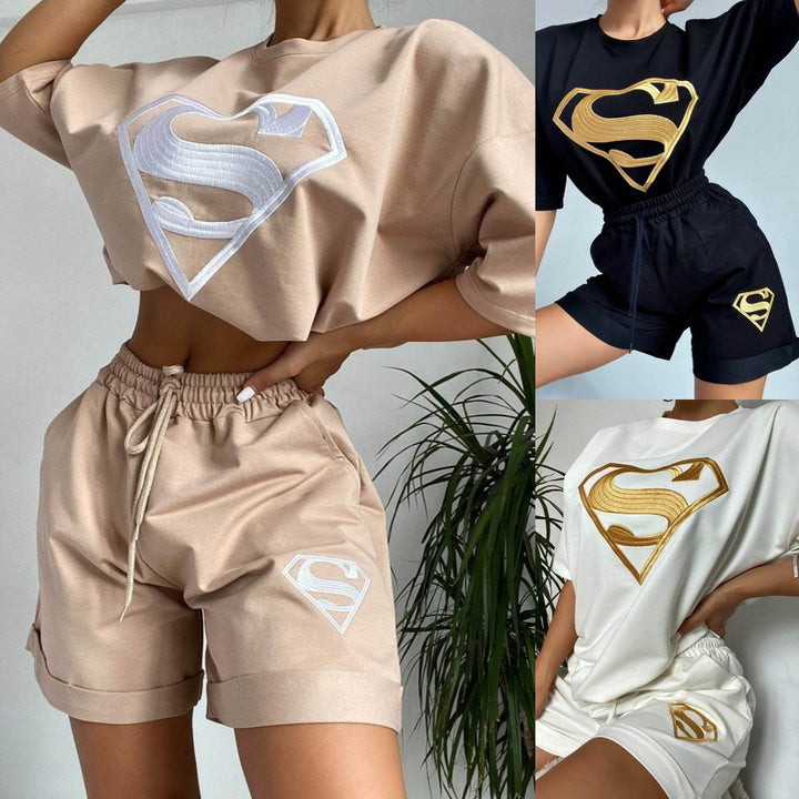 Kvinders sporty kortærmet skjorte og shorts sæt med eksklusivt logo design Skovae
