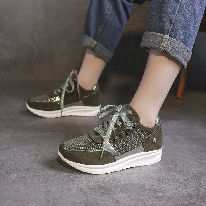 Dame Sneakers med åndbart mesh-overmateriale og fashionable accenter Stilla