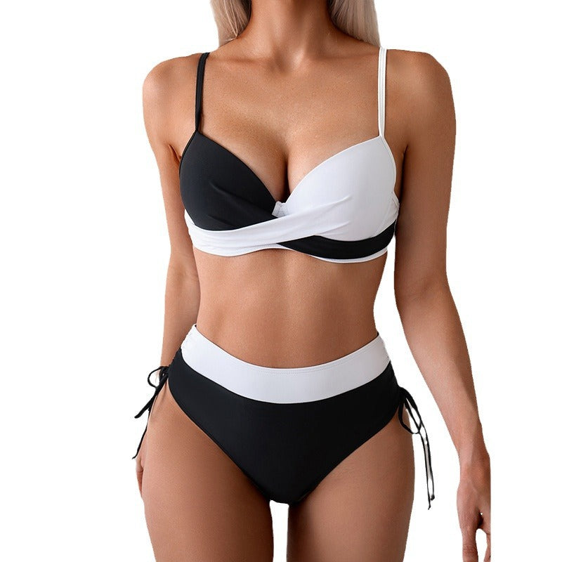 Dame højtaljeret bikini med moderigtigt indpakningsdesign Skovae