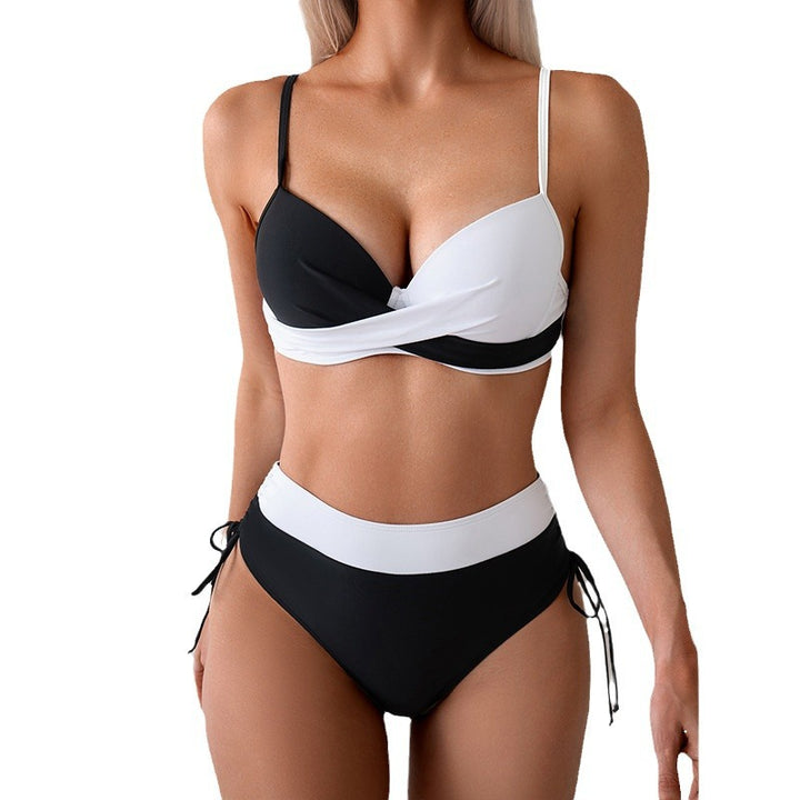 Dame højtaljeret bikini med moderigtigt indpakningsdesign Skovae