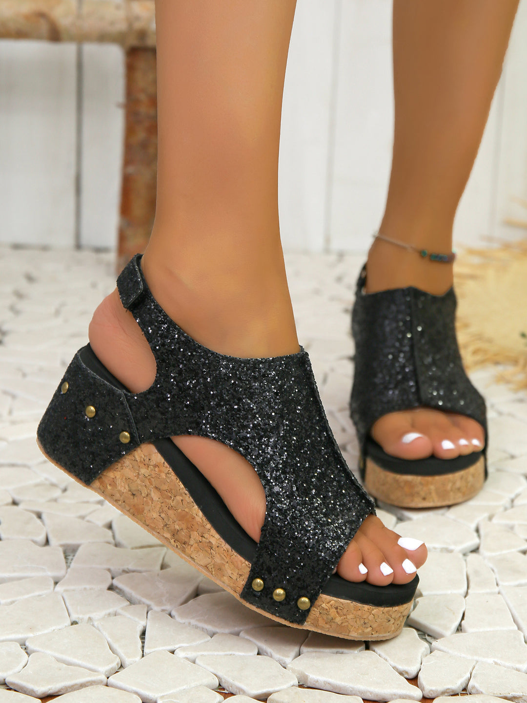 Dame wedge-sandaler med glitrende overdel og komfortable såler Stilla