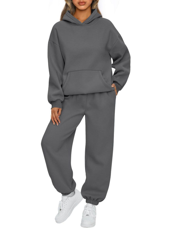 Kvinders afslappede hoodie jumpsuit lavet af kvalitets sweat materiale med praktiske lommer Skovae