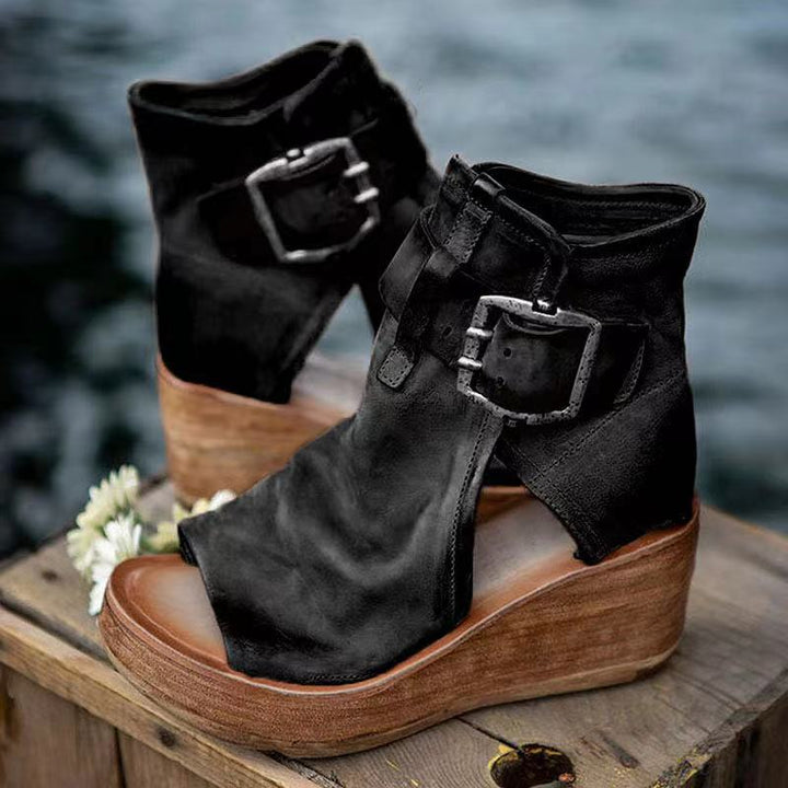 Dame Wedge-sandaler med moderigtig spændeudsmykning og skridsikker sål Stilla