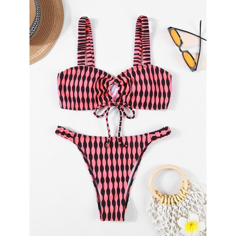 Dame triangel-bikini med moderigtigt indpakningsdesign og justerbare stropper Skovae
