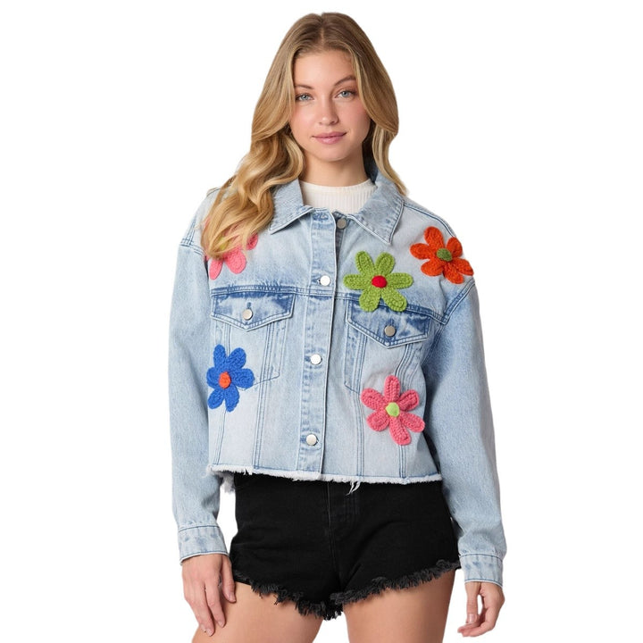 Kvindernes fashionable denimjakke i sporty look med farverigt motiv Stilla
