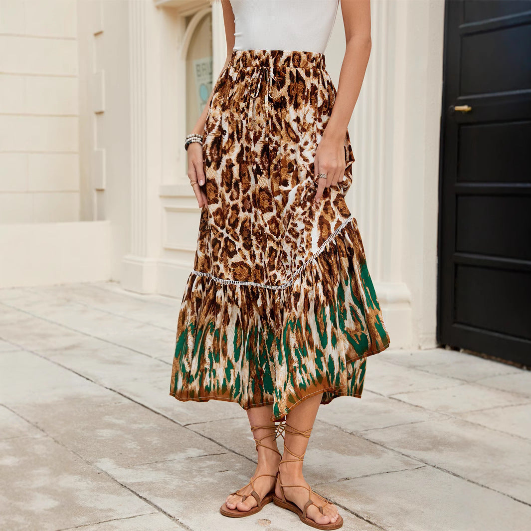 Dame Maxikjole i trendy dyreprint med flæse detaljer og elastisk linning Stilla